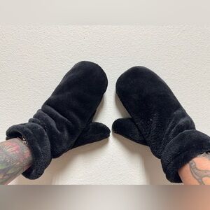 Auclair Fleece Lined Winter Mittens – Black – Women’s XS/S – Cozy Cold Weather